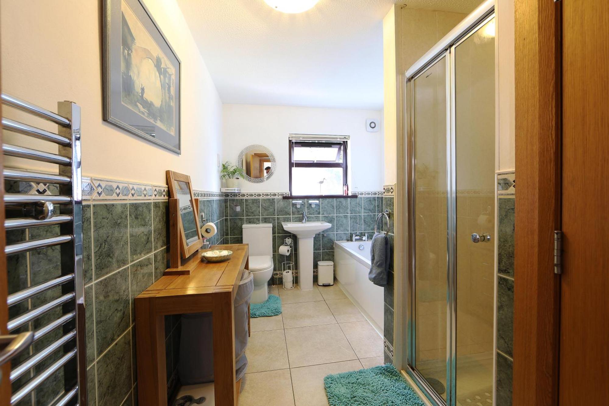Cloyfin B And B Колрейн Номер фото